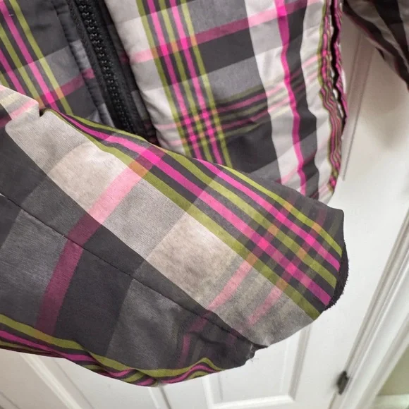 The North Face Girls Size Medium (10/12) Black & Plaid Reversible Puffer Jacket - Picture 14 of 15